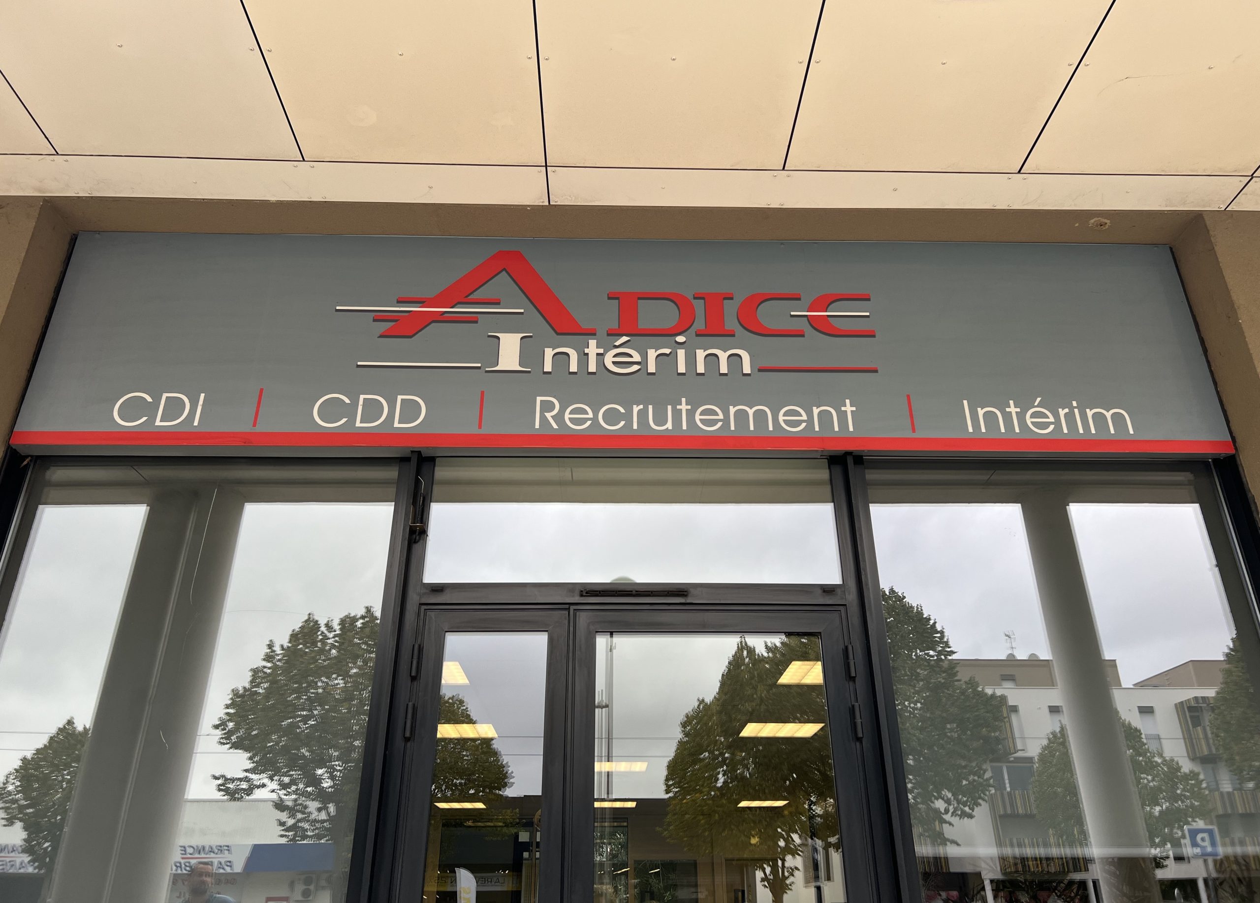 vue de l'intérieur de l'agence Adice intérim à Castelnau-le-Lez